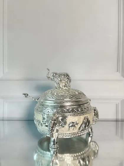 The classic elegance of the elephant-topped box in a pristine white enamel. This version is timeless, versatile, and fits beautifully into any decor style, making it a perfect gift.