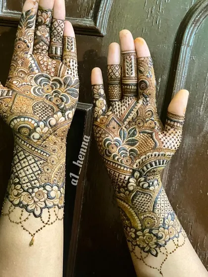 This design features a mix of geometric grids and floral patterns, creating a unique and modern look.