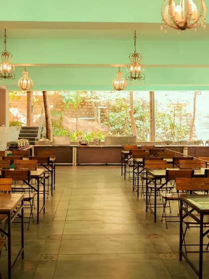 The spacious layout of our dining hall can comfortably accommodate large corporate teams for breakfast, lunch, and dinner.