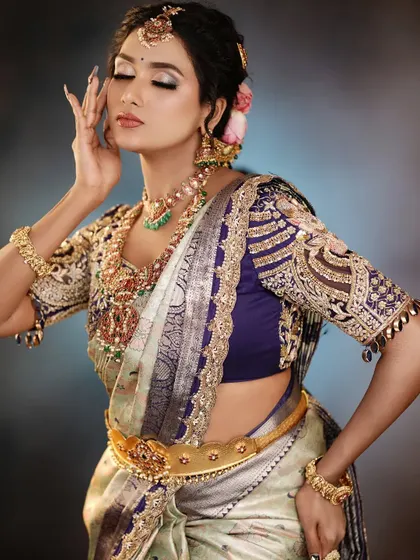 The soft, romantic hairstyle with flowers perfectly complements the traditional attire.