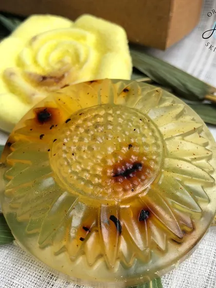 This sunflower-shaped soap is one of my bestsellers, especially during festive seasons. It's packed with the goodness of turmeric and aloe for healthy, glowing skin.