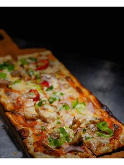 We bring a touch of rustic Italian charm to your party with our freshly baked flatbread pizzas. Prepared at a live station with premium toppings and baked to perfection, these pizzas are a crowd pleasing favourite for cocktail nights and relaxed celebrations.