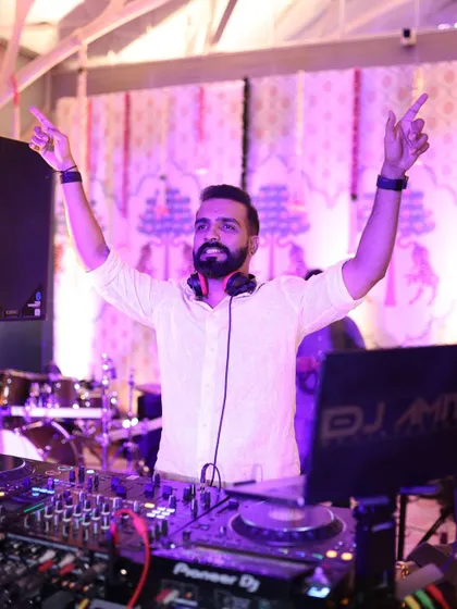 From the wedding hustle to the dance floor rush, I bring the energy everywhere. Here's a look at a beautiful wedding event with decor by A New Knot.