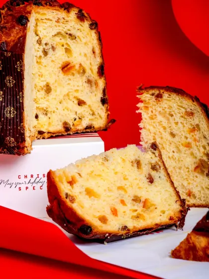 Another shot of the beautiful Panettone slice.
