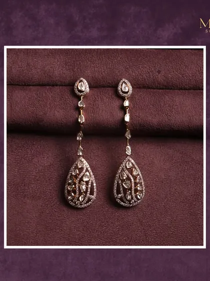 Celebrate the festive season with these exquisite gold and diamond drop earrings. The intricate design and beautiful sparkle make them the perfect accessory for any special occasion.
