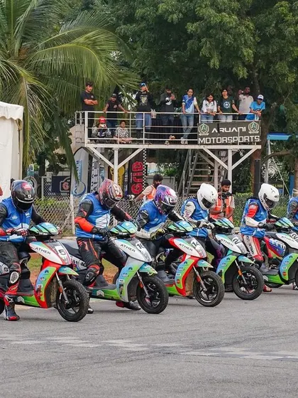 The starting grid is buzzing with energy during the EV Racing Festival we hosted. We provide a professional venue for all kinds of motorsport events, from corporate outings to national competitions.