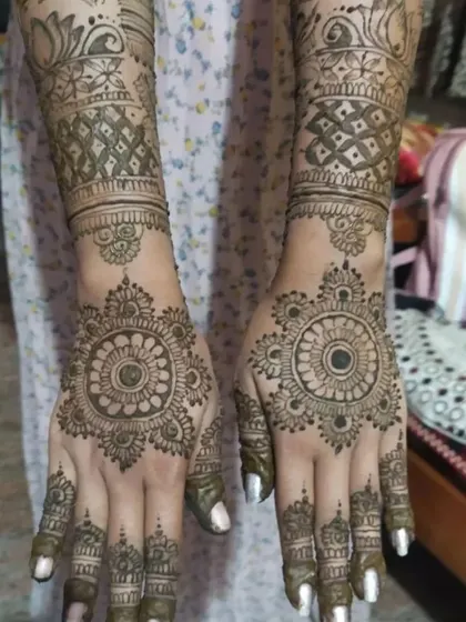 A classic and elegant back-hand design. This features a beautiful central mandala on each hand with matching patterns on the wrist and fingers.