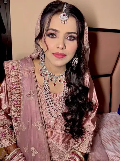 A gorgeous Walima look with dramatic smokey eyes and a soft pink lip. The diamond jewelry adds a touch of modern elegance to the ensemble.