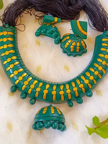 These are additional images and videos showing the wide assortment of necklace sets in various designs and colors that I have available for wholesale.