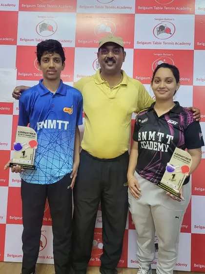 Coach Krunal Telang with players Abhinav and Deshna, celebrating their double gold medal wins in the U-19 and Senior categories in Belgaum.