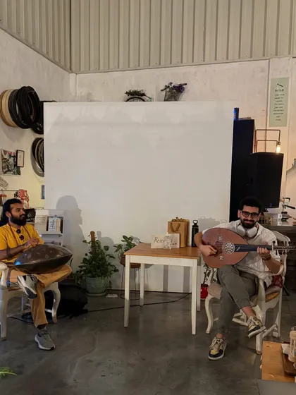 A jam session in Dubai with an Oud player.