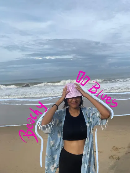 Beachy blues. A simple text doodle and an outline give this photo a relaxed, cool vibe.