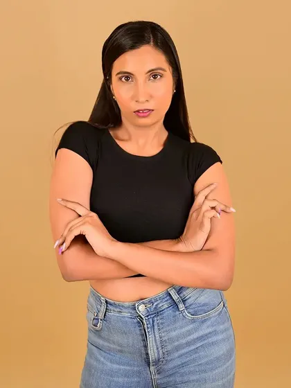 A duplicate of 146, this shot provides another strong headshot option with a consistent, professional makeup look.