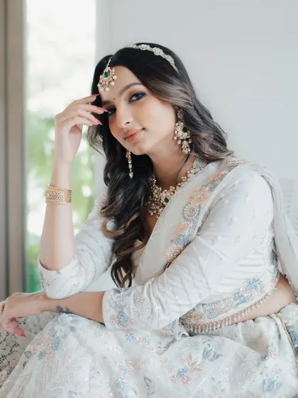 A beautiful portrait of the model in the white lehenga, perfect for a bride who wants a soft and romantic rental look.