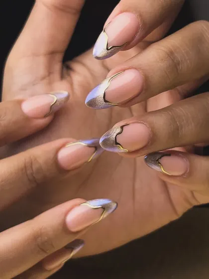 Abstract elegance at its finest. This minimalist design features a sheer nude base with a delicate, flowing gold line that creates a sophisticated and artistic "blush" effect on the nails.