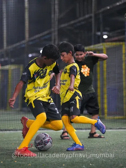 An intense 1-on-1 battle for possession. These drills are key to developing a player's confidence and skill in taking on opponents.