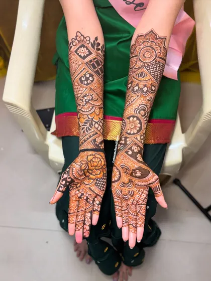 The final result for Varsha, an exquisitely intricate floral mehendi design customized to her preference for a minimal yet detailed look.