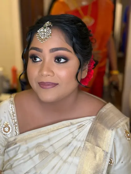 A beautiful profile of a South Indian bride. The focus here is on the flawless skin finish and the elegantly contoured features, ensuring she looks stunning from every angle.