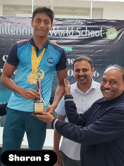 Sharan S being awarded the Individual Championship.