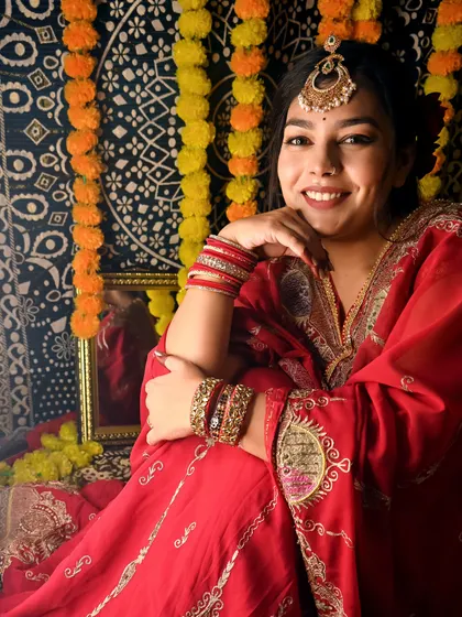 Another shot of the client, showing how the maangtika beautifully frames her face.