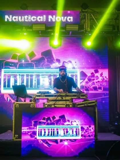 A duplicate of the portrait on the massive stage, ready to bring the energy.