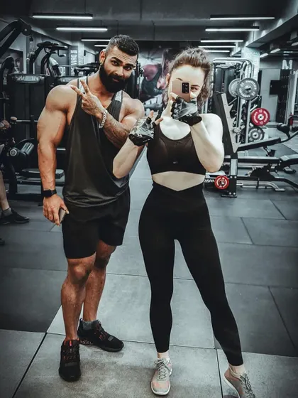 Having fun and staying focused together at the gym. A good training partner can make all the difference.