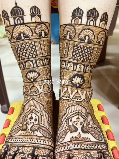 A grand and intricate design for bridal feet. This look features peacocks, lotus motifs, and architectural patterns, all coming together to create a symmetrical and royal statement.