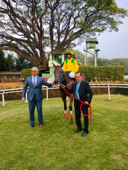 Del Aviz, with jockey Y.S. Srinath, after winning the memorial trophy.