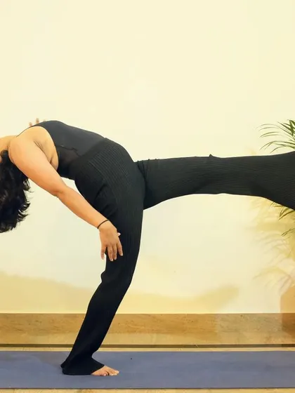 Let's dream big and believe in ourselves. A standing backbend variation that expresses a feeling of openness and possibility.