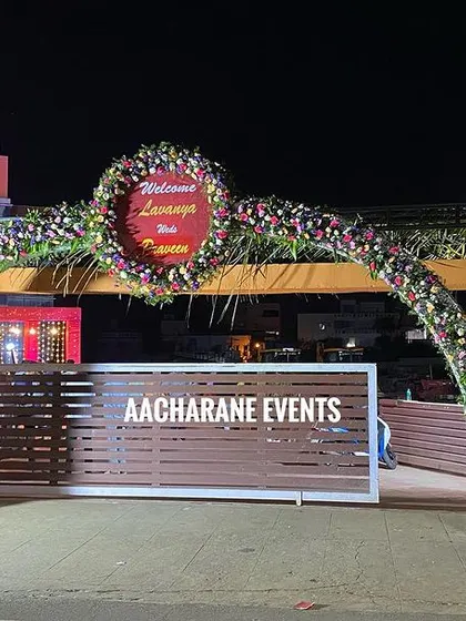 This floral archway makes for a grand entrance to the wedding venue. I used a mix of flowers and greenery to create the arch, with personalized signboards welcoming the guests and families of the bride and groom.