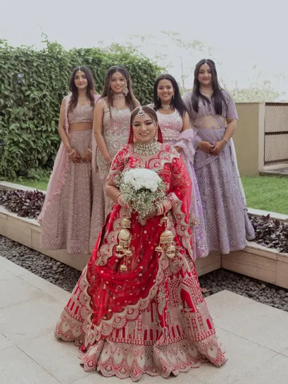 A beautiful portrait of the bride with her bridesmaids, all dressed in lovely pastel shades.