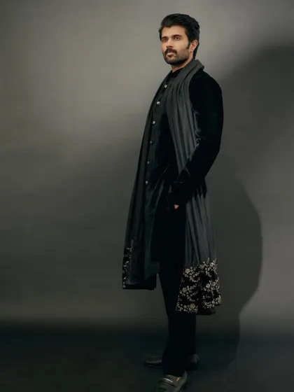 Vijay Deverakonda in a classic black bandhgala with an embroidered velvet scarf by Sawan Gandhi. It’s a timeless and sophisticated look for any formal occasion.