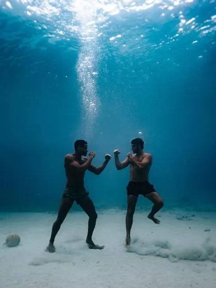 An underwater commercial shoot for the LABFRESH SS22 collection in Curacao. This is an example of how I take a unique skill like freediving and apply it to a brand campaign to create something unexpected.