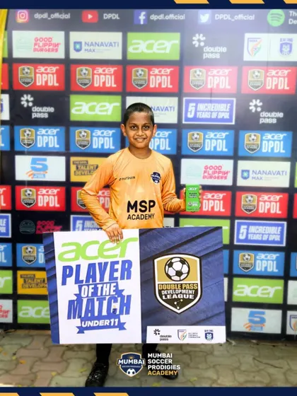 Our U11 goalkeeper earns the Player of the Match award for his excellent saves.