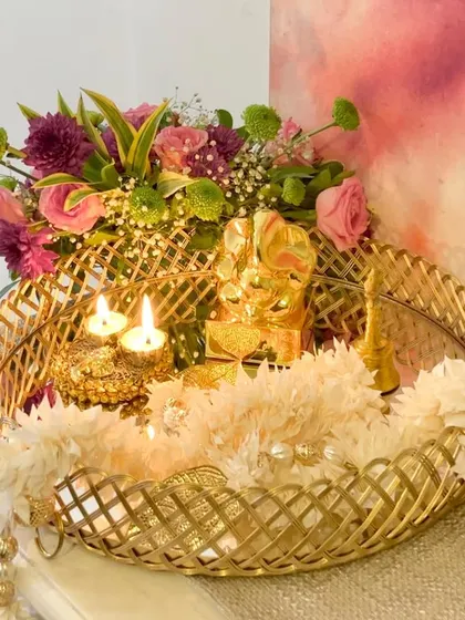 The same gold mirror tray, styled here as a beautiful puja thali for a wedding or festive ritual. Its versatility makes it a cherished gift.
