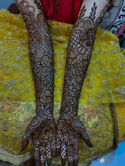 A full view of my signature bridal floral henna. The design flows from the fingertips all the way up the arm, creating a breathtaking and complete bridal look.
