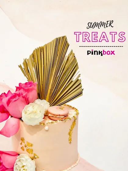 This cake captures the essence of a tropical summer celebration. The combination of soft pink frosting, gold leaf, fresh roses, and dried palm leaves creates a trendy and bohemian vibe.