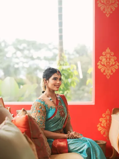 A serene portrait from our designer collaboration. The makeup is timeless and elegant, perfectly matching the traditional yet modern vibe of the saree.