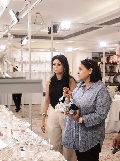 More cherished moments from my exhibition. I love interacting with clients, helping them find the perfect piece, like this elegant silver palanquin tissue holder, that speaks to their personal style.