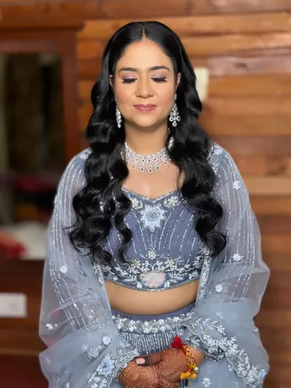 Khushi's sangeet makeup, designed to be pretty, polished, and dance-proof.