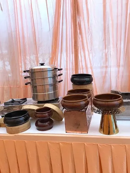 Another view of our versatile serveware, combining dark wooden bowls with metallic stands. This mix of materials adds texture and interest to the buffet design.