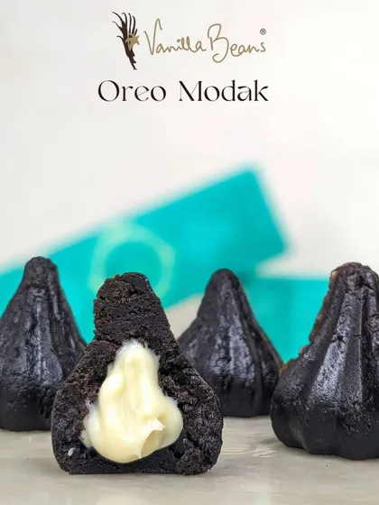 A fan favorite, the Oreo Modak has a dark chocolate and Oreo crumb exterior with a sweet, creamy vanilla filling, just like the cookie.