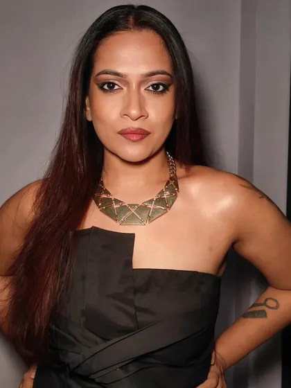 A full glam look with straightened hair. This shows a different side of my style, with a bold eye, contoured cheeks, and a statement necklace.