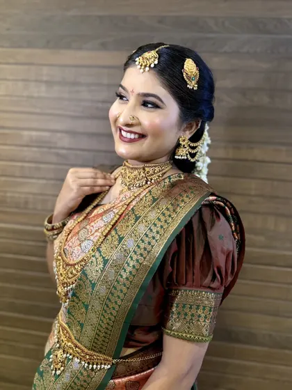A joyful candid of the South Indian bride. Capturing the bride's personality is essential, and the makeup is designed to look beautiful whether posed or in a spontaneous moment of happiness.