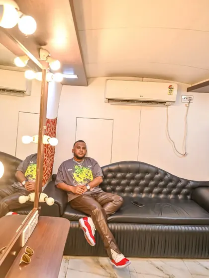 A solo shot in the vanity. Getting my mind right before hitting the stage.