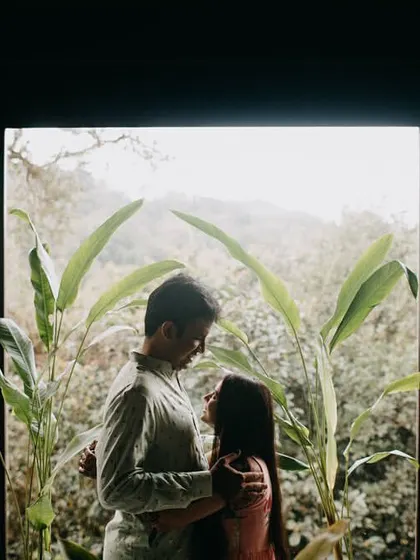 A silhouette of the couple against the lush greenery of Coorg. We work with the natural environment to frame these intimate, romantic portraits and moments.