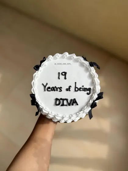 A personalized vintage cake for a "Diva," showing how you can add custom text to this classic style.