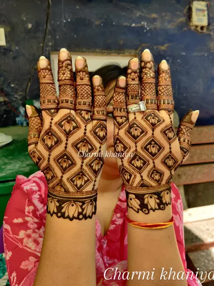 Special henna for my special clients! This beautiful checkerboard design with lotus motifs is a favorite among the bride tribe.