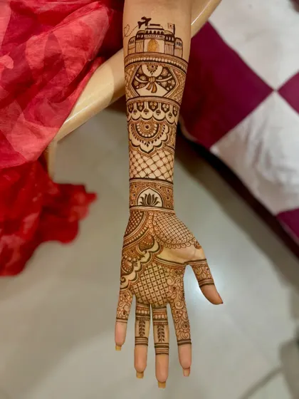 A single-arm view highlighting the Taj Mahal motif. This is a perfect example of how we can incorporate meaningful places into your bridal mehendi.