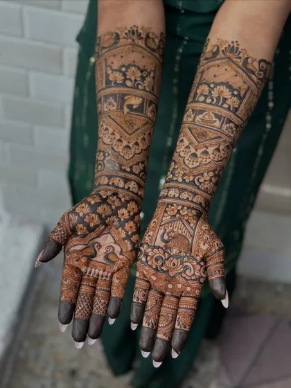 Another perspective of this intricate and traditional full-coverage mehendi.